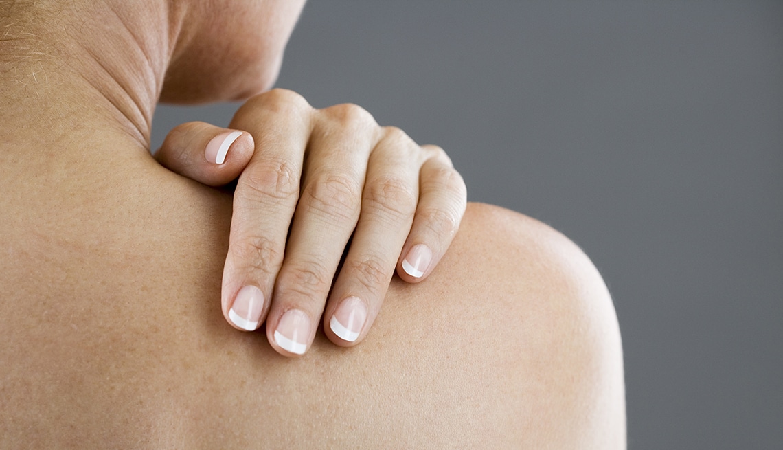 Descubre el mensaje espiritual detrás del dolor de hombro: ¿qué te está diciendo tu cuerpo? | Soy Espiritual